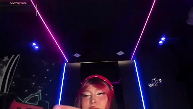 SamanthaaReed online show from December 4, 11:49 pm