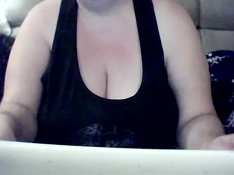 Snapshot of Valendra_ chatting on October 8, 6:18 am Valendra  online show from October 8, 6:18 am