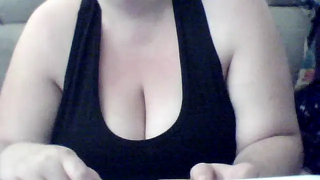 Snapshot of Valendra_ chatting on October 12, 7:33 am Valendra  online show from October 12, 7:33 am