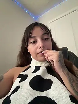 CharmingMaddie online show from November 1, 5:17 pm