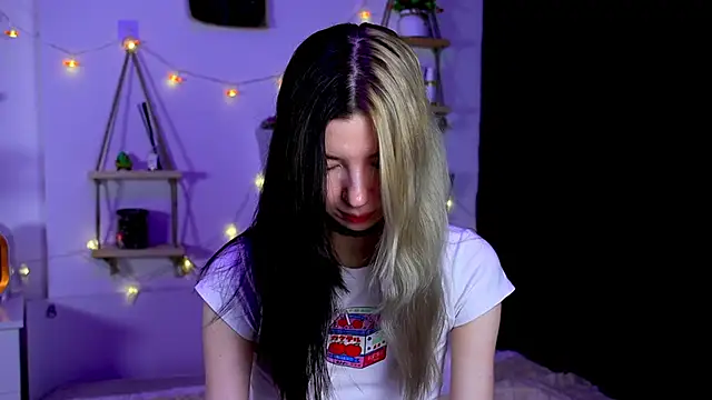 EmmieBlade online show from October 15, 7:05 pm