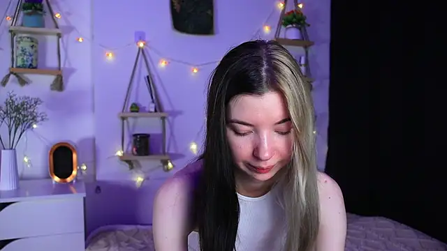 EmmieBlade online show from October 10, 7:30 pm