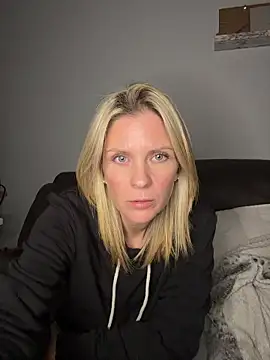 Lexi-Lux-X online show from November 26, 3:07 am