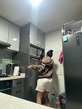 lynn9000 online show from September 29, 4:39 am