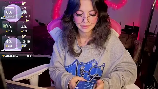 larah uwu online show from February 16, 9:25 pm