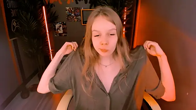 Snapshot of Selen_hells_weet chatting on October 19, 3:58 pm Selen hells weet online show from October 19, 3:58 pm
