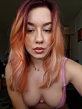 LucyxLou online show from March 8, 1:15 pm