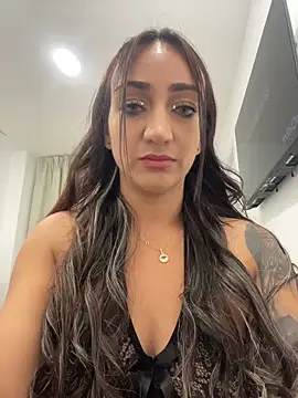 Ninabigtitied online show from December 16, 8:15 pm