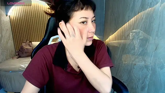 valentina r  online show from April 19, 3:06 am