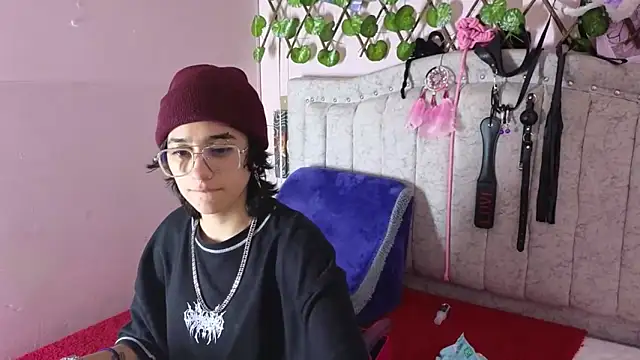 katalinathxandbritney1 online show from September 22, 2:43 am