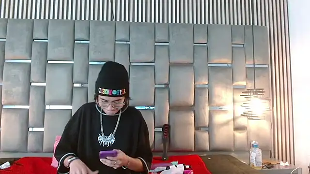 katalinathxandbritney1 online show from September 23, 3:15 am