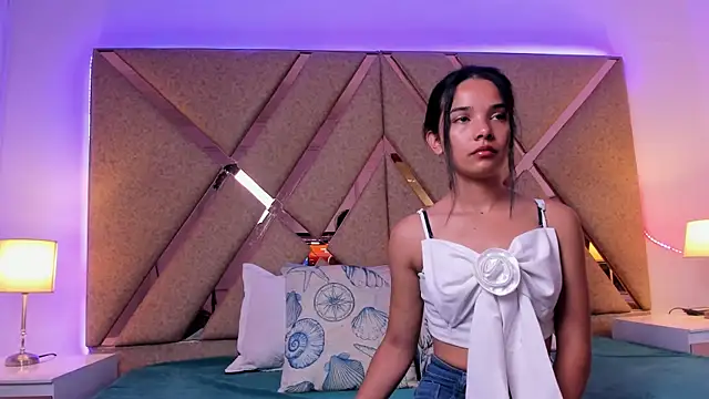 BelhaLawuo online show from December 22, 7:39 pm