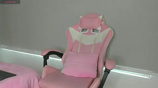 kendal hot01 online show from November 6, 11:49 am