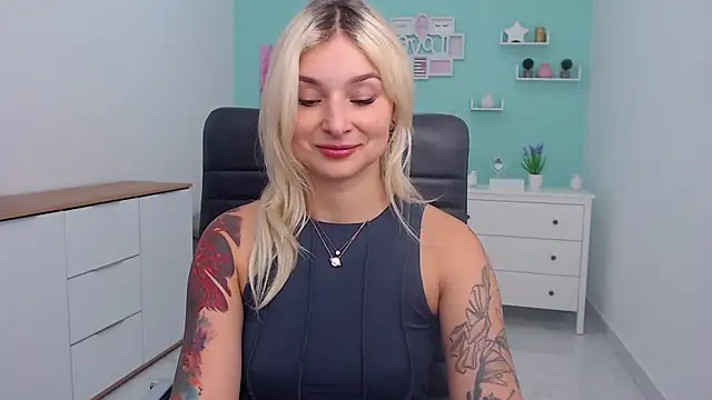 LilFleurish online show from October 16, 4:26 am