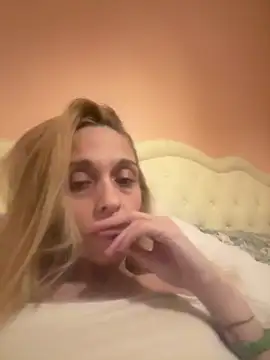 littlesquaw85 online show from March 3, 9:54 pm