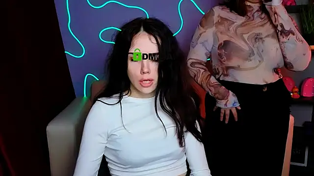 riley sanders online show from November 17, 11:05 pm