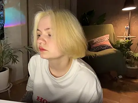 MoonIvy  online show from April 17, 7:05 pm