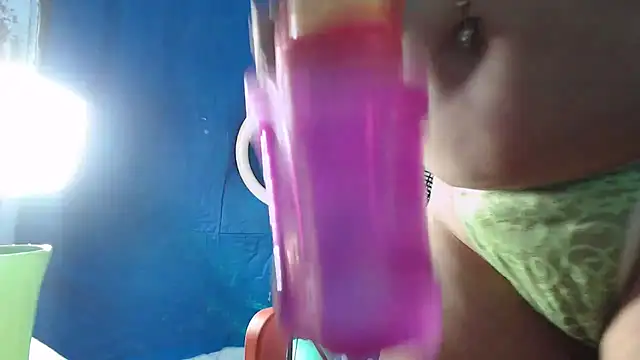 maggi hotsson online show from October 15, 5:21 am