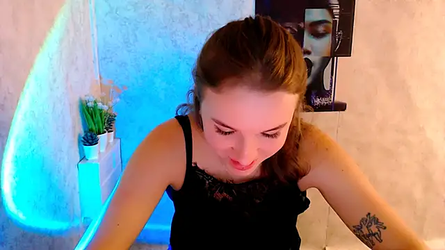 Snapshot of JuliaTopp_ chatting on October 11, 8:08 am JuliaTopp online show from October 11, 8:08 am