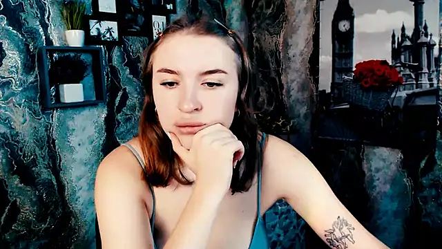 Snapshot of JuliaTopp_ chatting on October 1, 5:18 pm JuliaTopp online show from October 1, 5:18 pm
