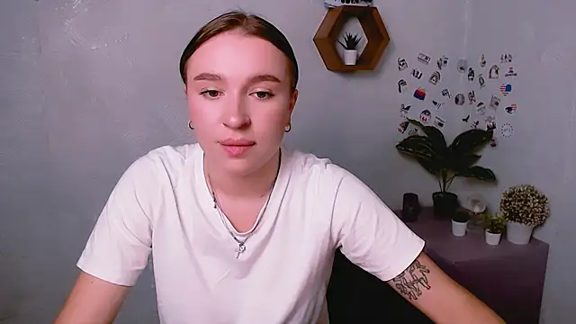 Snapshot of JuliaTopp_ chatting on September 17, 7:06 am JuliaTopp online show from September 17, 7:06 am