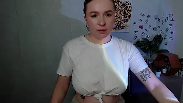 JuliaTopp  online show from March 2, 9:05 am