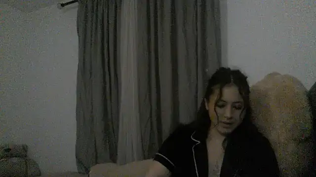 Snapshot of laylabliss chatting on October 10, 2:05 am laylabliss online show from October 10, 2:05 am