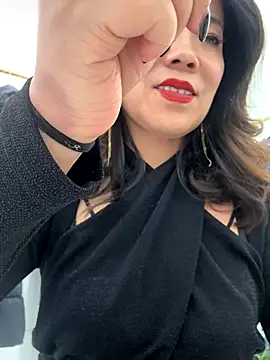 anna yngs online show from November 15, 8:59 am