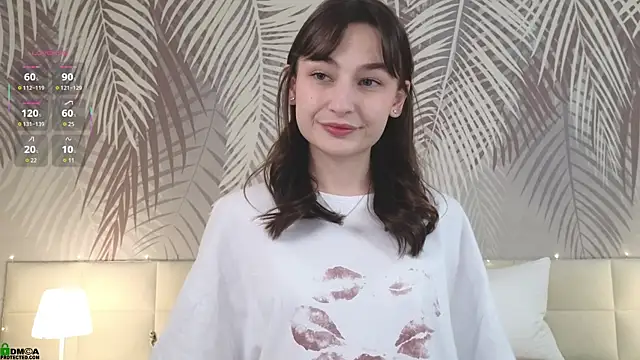 Snapshot of LolaPrise chatting on October 2, 1:43 am LolaPrise online show from October 2, 1:43 am