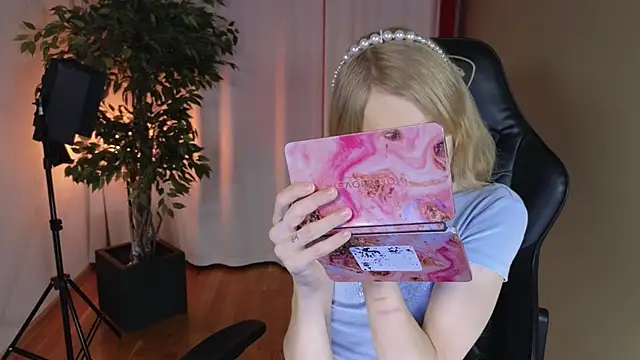 BarbieRichy online show from October 16, 6:38 am