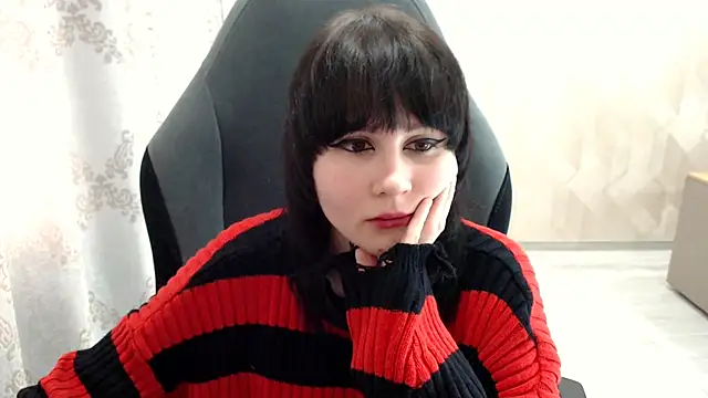 Snapshot of MistyDark chatting on October 9, 10:30 am MistyDark online show from October 9, 10:30 am