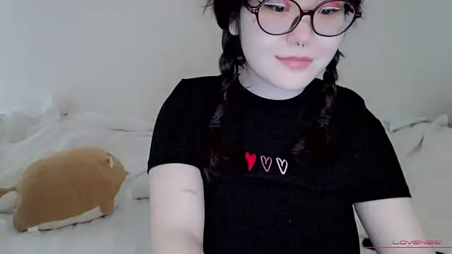 Snapshot of tsunade_chan chatting on October 3, 5:34 am tsunade chan online show from October 3, 5:34 am
