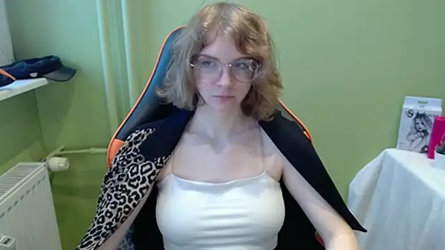 juicyPenny online show from November 26, 7:53 am