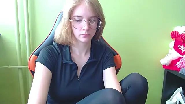 juicyPenny online show from April 21, 6:20 am