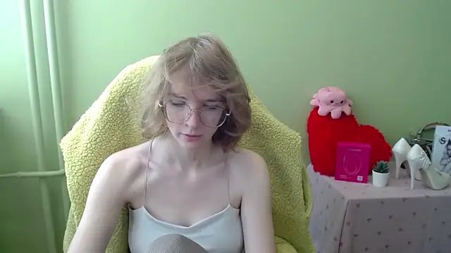 juicyPenny online show from November 6, 7:36 am