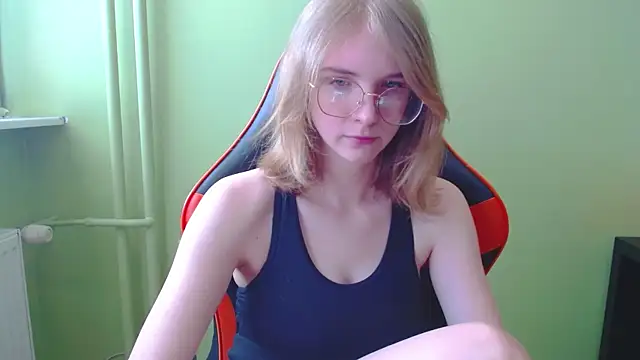 juicyPenny online show from April 10, 6:52 am