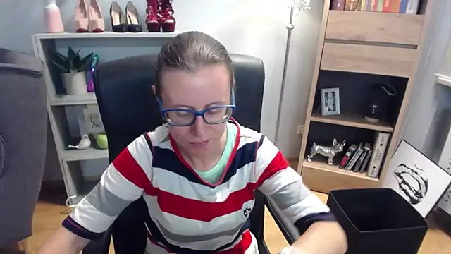 Snapshot of sweetxLizzy chatting on September 11, 4:57 am sweetxLizzy online show from September 11, 4:57 am