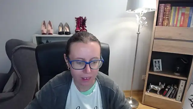 Snapshot of sweetxLizzy chatting on September 17, 4:32 am sweetxLizzy online show from September 17, 4:32 am