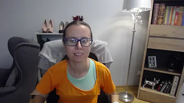 Snapshot of sweetxLizzy chatting on September 19, 4:44 am sweetxLizzy online show from September 19, 4:44 am