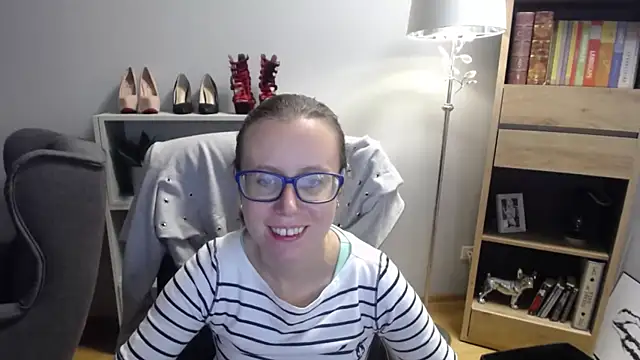 Snapshot of sweetxLizzy chatting on September 15, 4:21 am sweetxLizzy online show from September 15, 4:21 am