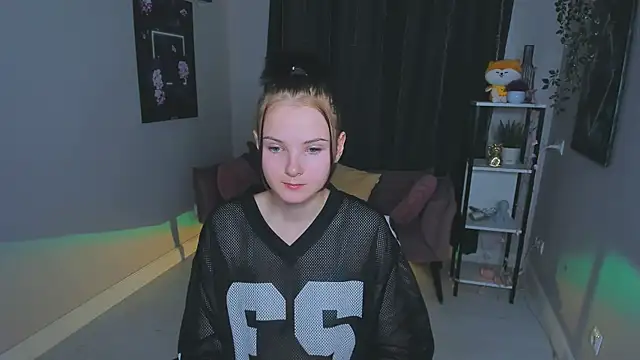 Snapshot of Leila_xxBaby chatting on September 9, 12:27 pm Leila xxBaby online show from September 9, 12:27 pm