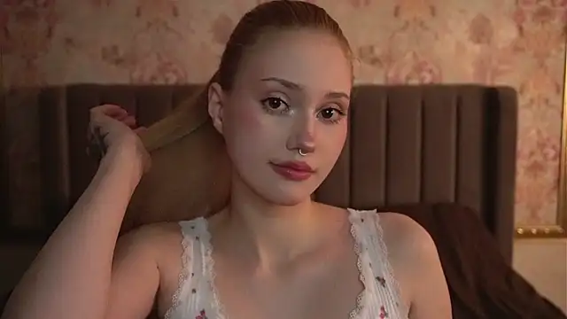 Snapshot of TaliaGreen chatting on October 25, 1:35 am TaliaGreen online show from October 25, 1:35 am