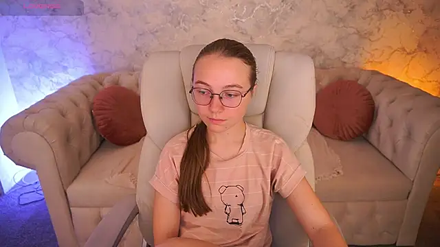 ArrinaWairr online show from September 19, 7:29 am