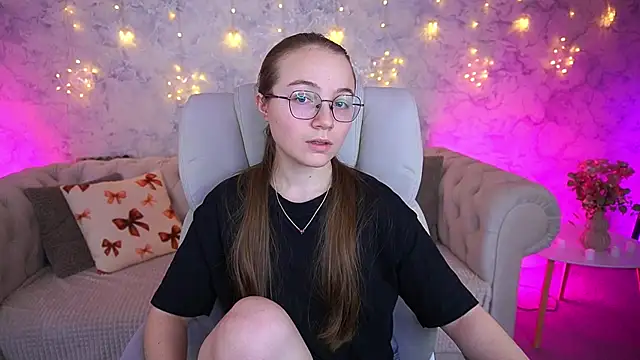 ArrinaWairr online show from April 1, 6:47 am