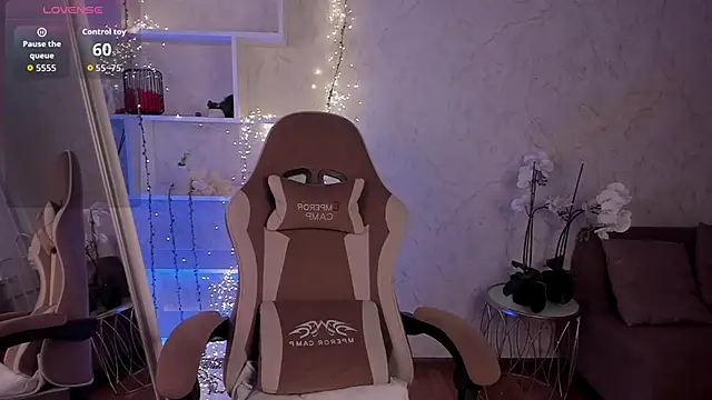 Lucy Shaw online show from October 1, 10:53 am