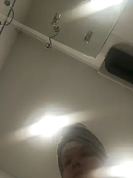 Julia Giulia online show from December 1, 8:44 pm