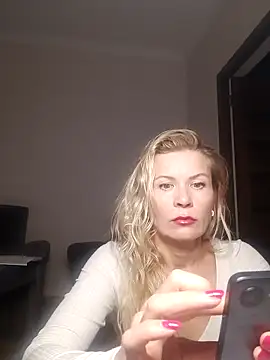 Julia Giulia online show from October 21, 5:39 pm