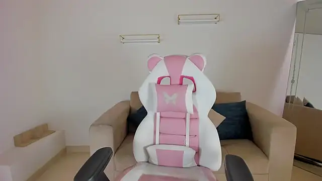 april smiith online show from September 15, 12:24 pm