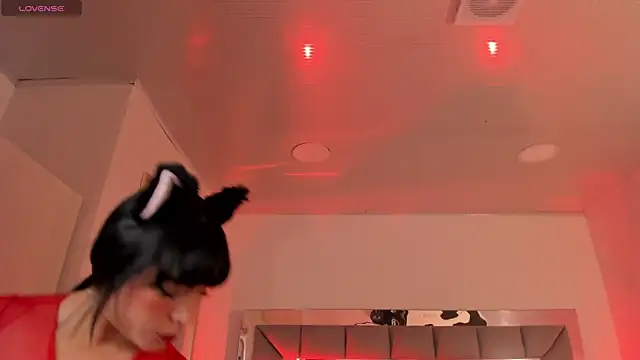 im Lorena online show from February 5, 8:45 pm