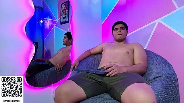 naomi campbel  online show from October 28, 8:46 pm